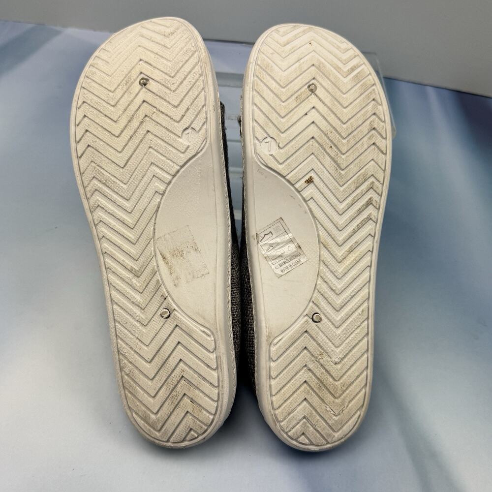 Sole Mate Women’s Shoes Size 7 Fabric Upper Canvas Casual Comfort Slip On EUC - Picture 7 of 12
